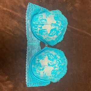 34C lace Victoria’s Secret strapless bra